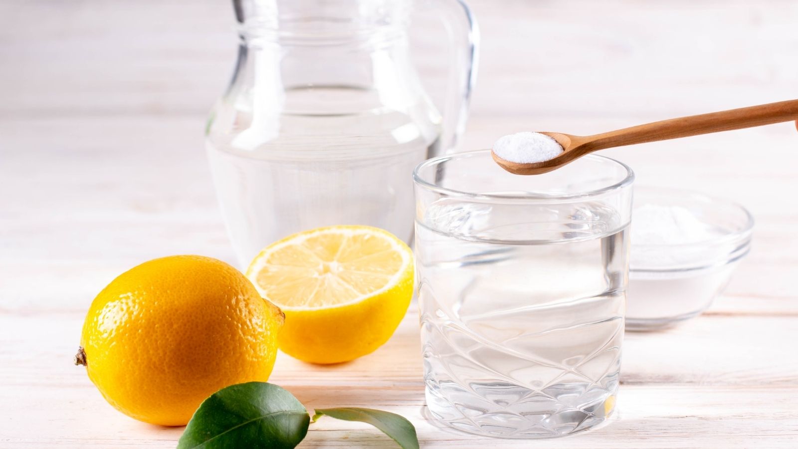 Lemon juice outlet in water